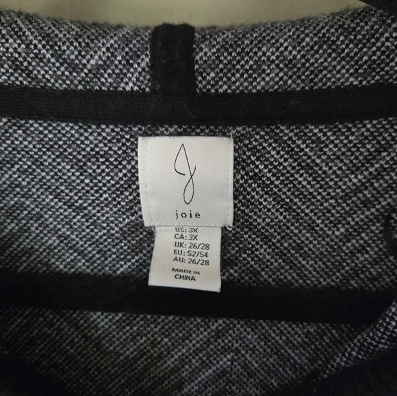 Joie | Gorgeous and Soft Black and White Chevron Knit Hoodie, Size 3XL - Picture 3 of 5